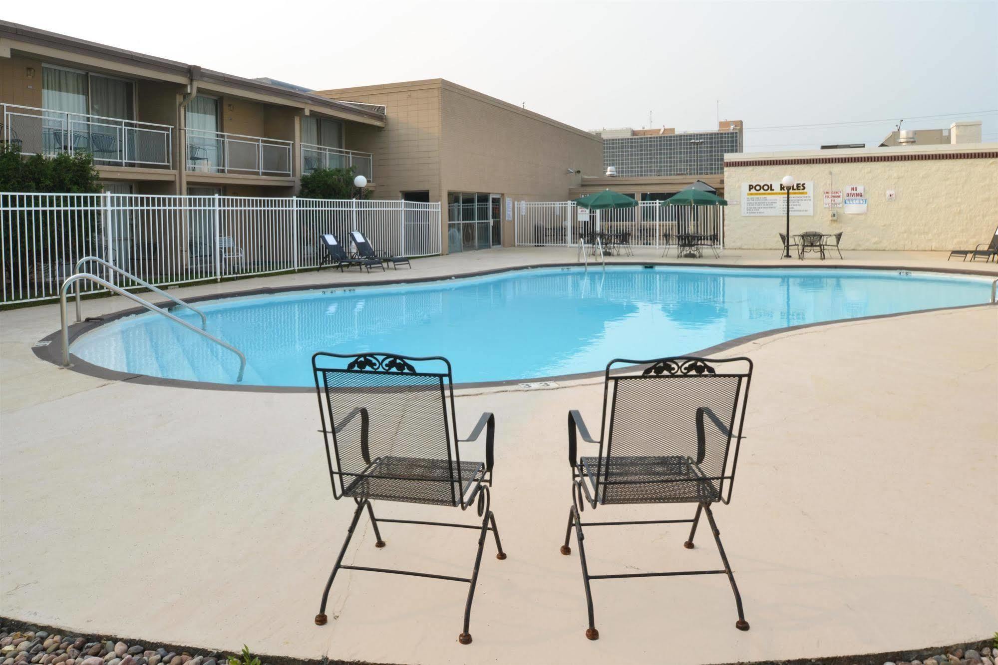 Americas Best Value Inn - Campus View Eau Claire Exterior foto